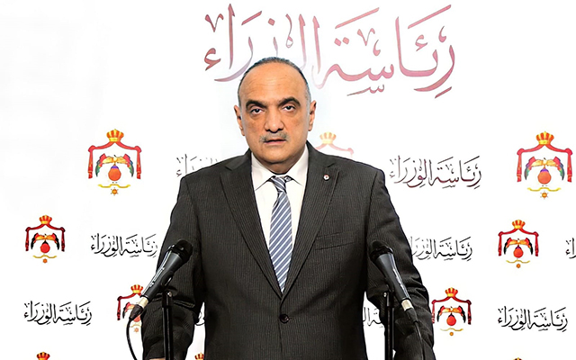 Prime Minister and Minister of Defence Bisher Al Khasawneh announces a set of COVID stimulus packages and relief measures at the Prime Ministry on Wednesday (Petra photo)